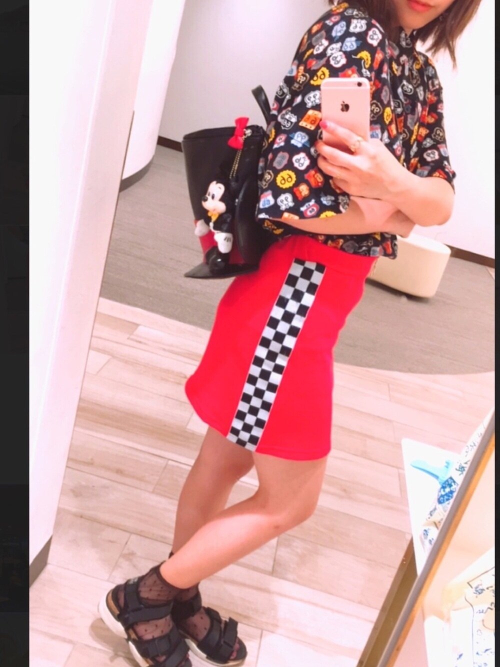 「夏、おしゃれさんと繋がりたい、カーズ、ディズニー、ディズニーコーデ、休日コーデ、休日スタイル、サンダル、キャップ、チェッカーフラッグ祭り」｜「Heatherのアソートソックス 787595（ソックス/靴下、ブラック系）」を使った、a y a さん（レディース・157cm）の夏コーディネートの1枚目の写真