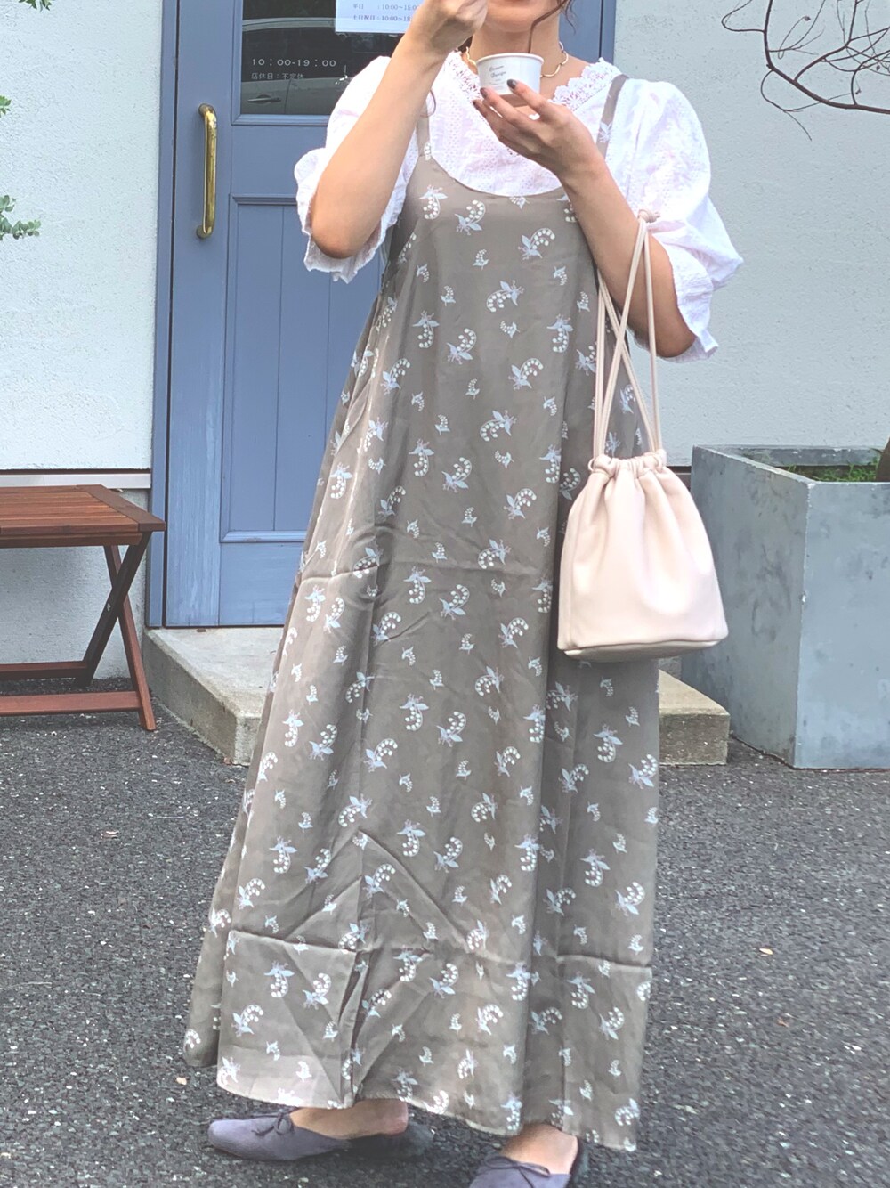「大人トレンドカジュアル、おしゃれさんと繋がりたい、休日スタイル、プチプラ、秋、ゆるコーデ、サテン、PETITE、GU」｜「one after another NICE CLAUPの【petite】 assprt cami-onepiece（ワンピース、グリーン系）」を使った、a y a さん（レディース・157cm）の秋コーディネートの1枚目の写真