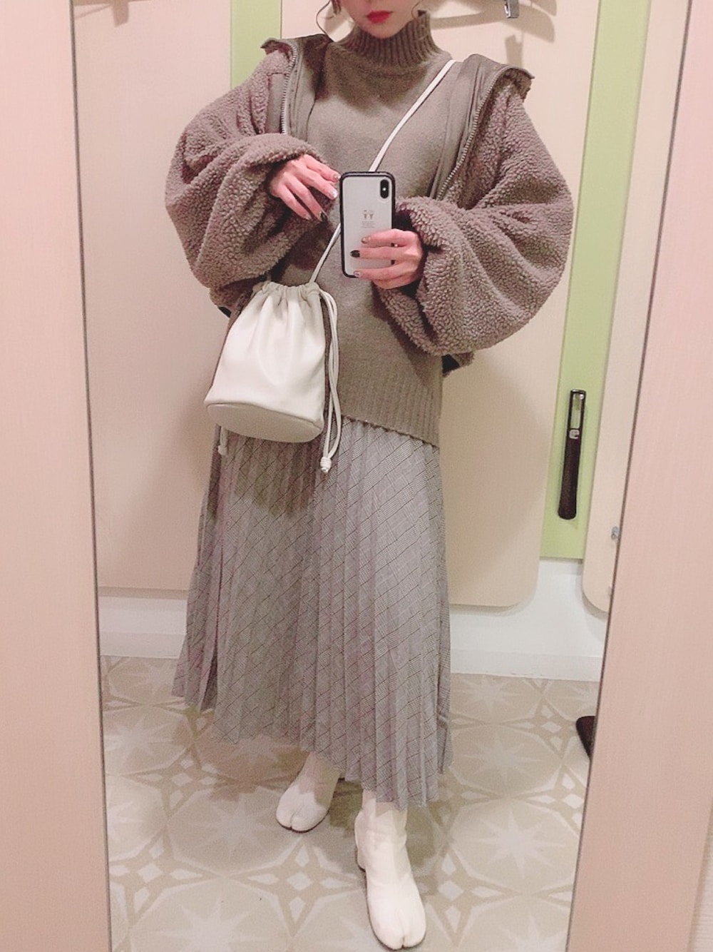「オトナカジュアル、カジュアル、今日のコーデ、シンプル、キレイめ、ワントーンコーデ、オールブラウン、ニットコーデ、プチプラ」｜「apres jourのもこもこフードボアブルゾン【ZOZOTOWN限定アイテム】（ブルゾン、ブラウン系）」を使った、a y a さん（レディース・157cm）の冬コーディネートの1枚目の写真