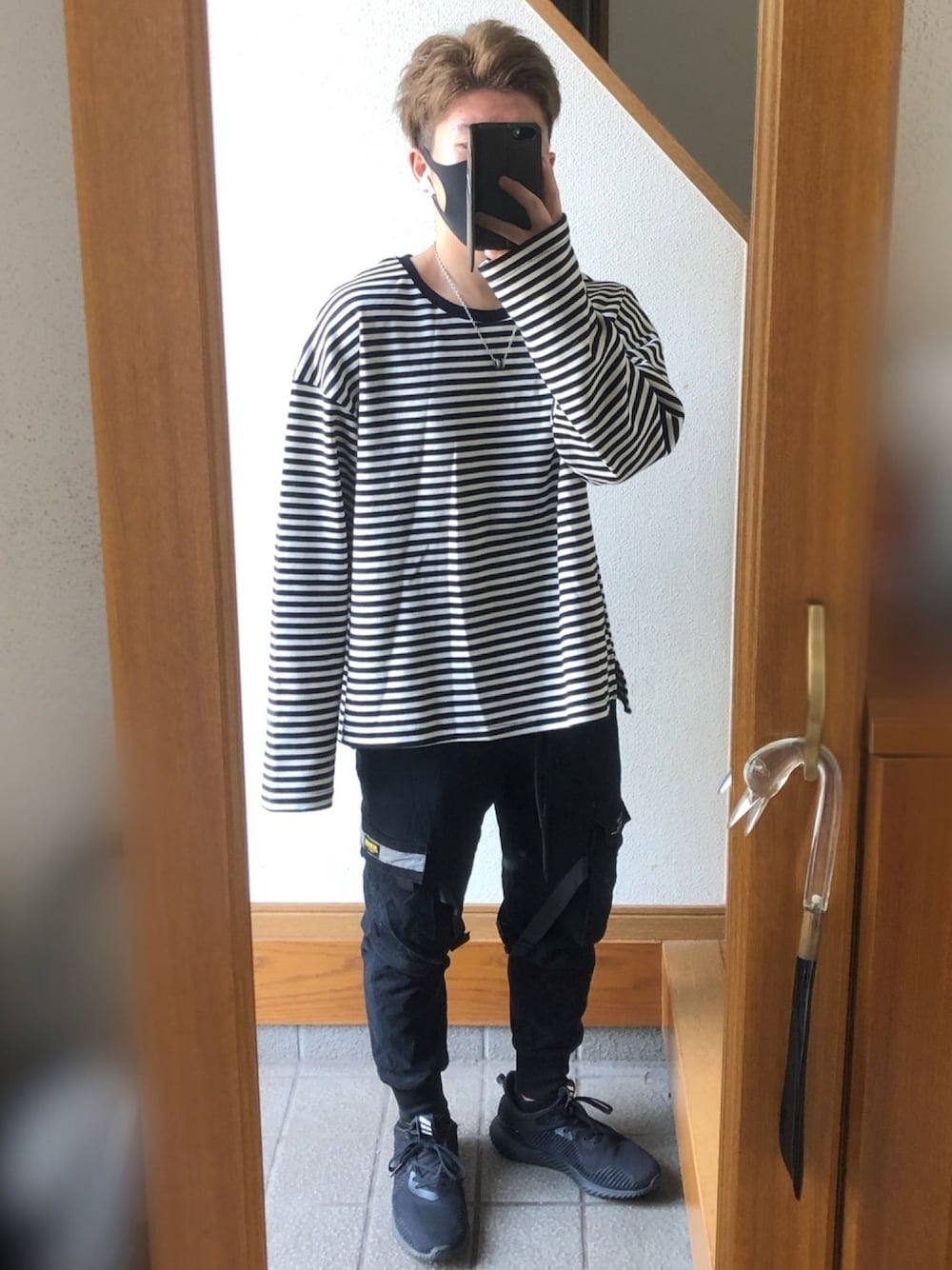 「ボーダートップス、カーゴパンツ、ジョガーパンツ、ロンT、モノトーン、オーバーサイズ、春夏コーデ、ボーダー、アディダス、カーゴジョガーパンツ」｜「ADRERのロングスリーブビッグロンT（Tシャツ/カットソー、その他）」を使った、TOMO U160さん（メンズ・155cm）の春コーディネートの1枚目の写真