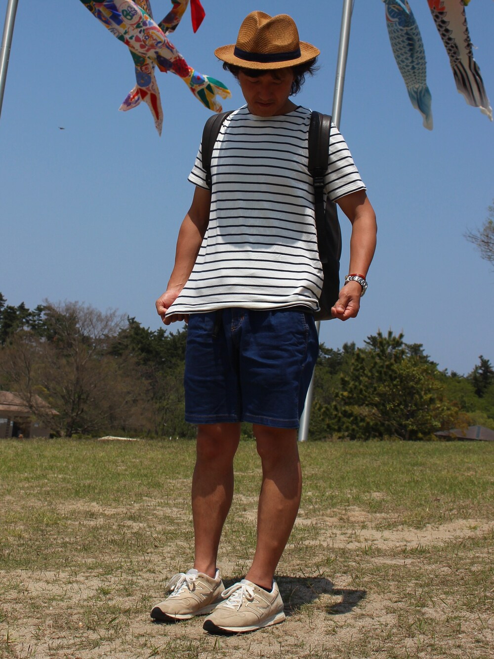 「デニム、シンプル、夏、ショーツ、グラミチナローパンツ、暑い、ボーダー、リュック、ピクニック、ニューバランス」｜「JOURNAL STANDARDのアイテム（デニムパンツ、ブルー系）」を使った、yosukeさん（メンズ・171cm）の春コーディネートの1枚目の写真