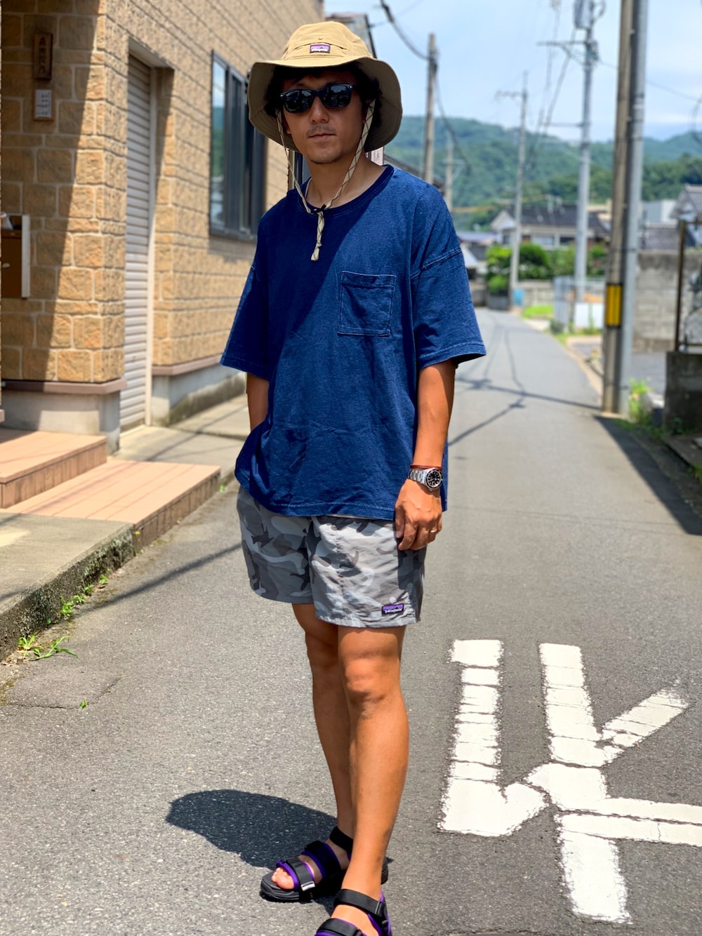 「夏、シンプルコーデ、ビックT、短パン、GUコーデ、ポケットＴシャツ、patagonia、アウトドアスタイル、ハット、ショーツ」｜「patagoniaのアイテム（ハット、ベージュ系）」を使った、yosukeさん（メンズ・171cm）の夏コーディネートの1枚目の写真
