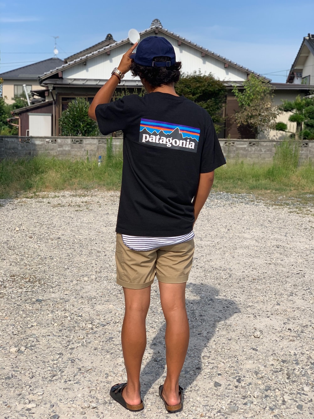 「夏、夏だ！Tシャツ着よう！、黒Tシャツ、ロゴT、patagonia、キャップ、UNIQLO、ショーツ、サブマリーナ、暑い」｜「patagoniaのアイテム（キャップ、ブルー系）」を使った、yosukeさん（メンズ・171cm）の夏コーディネートの1枚目の写真