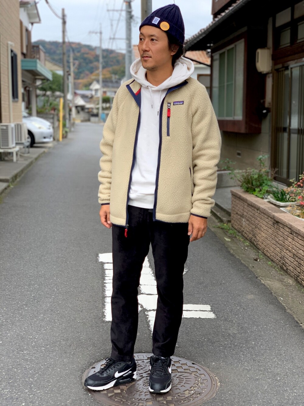 「大人カジュアル、ブラック、冬コーデ、ユニクロ、patagonia、ボア、フリース、NIKE、パーカー、白」｜「patagoniaのアイテム（ジャケット/アウター、ホワイト系）」を使った、yosukeさん（メンズ・171cm）の秋コーディネートの1枚目の写真