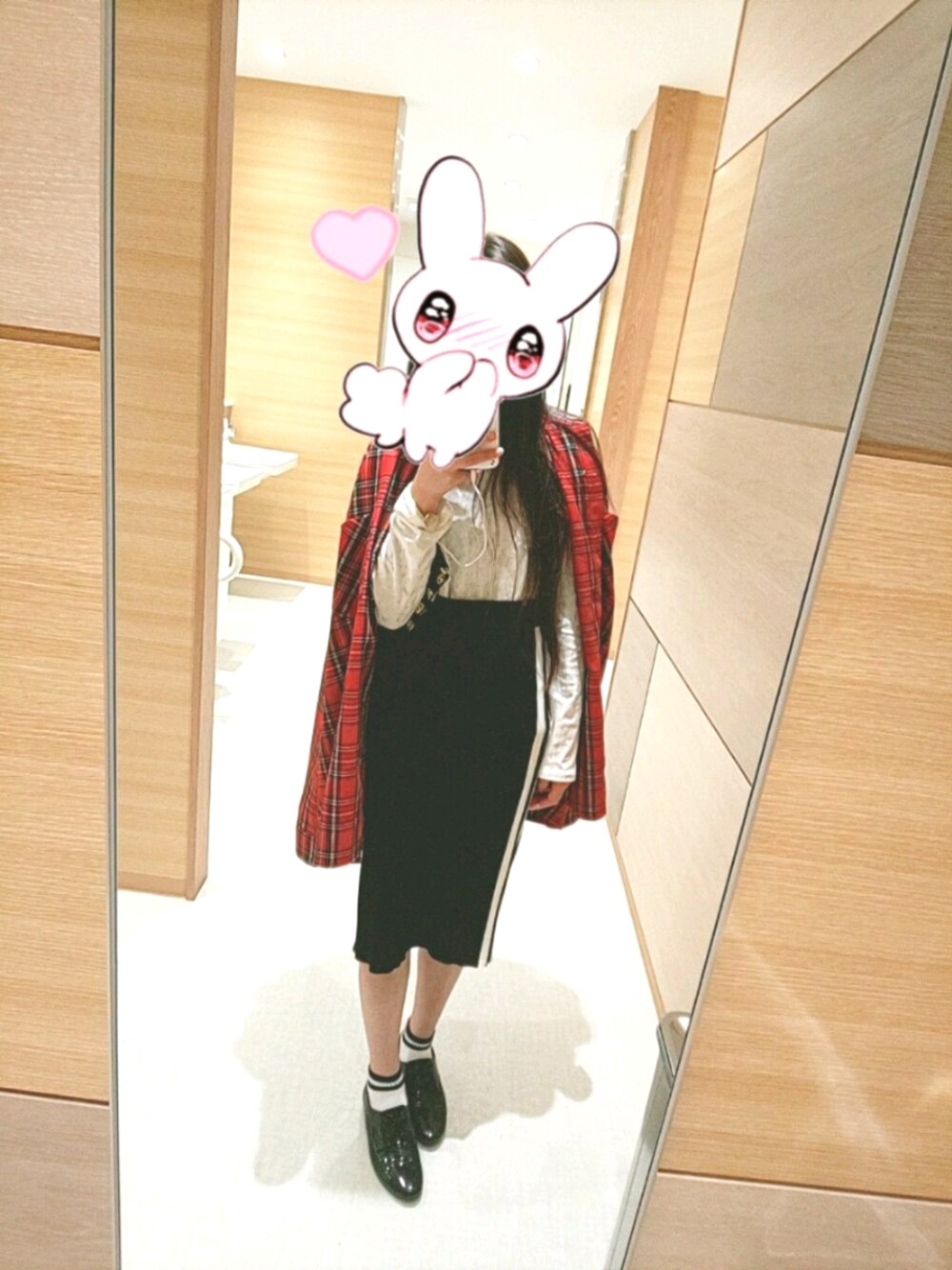 「ootd、toilet」｜「WCのアイテム（ジャケット/アウター、レッド系）」を使った、志昀さん（レディース・158cm）の春コーディネートの1枚目の写真