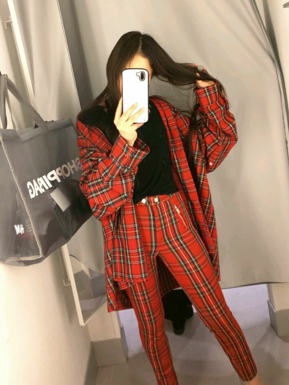 「ootd、check、WC、H&M、dressingroom、Rockfashion、mode」｜「WCのアイテム（ジャケット/アウター、レッド系）」を使った、志昀さん（レディース・158cm）の春コーディネートの1枚目の写真