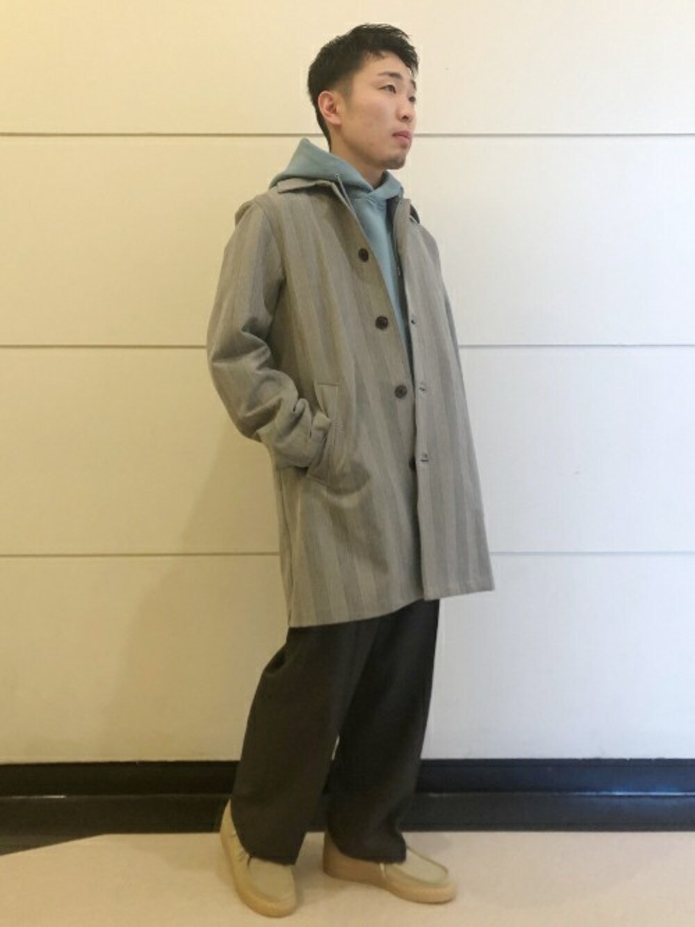 「シンプル、ステンカラーコート、大人コーデ、きれいめカジュアル、シンプルコーデ、シンプルスタイル、EDIFICE、オトナカジュアル、417 EDIFICE、WEARセンバツ」｜「417 EDIFICEのTR チェック ステンカラーコート（ステンカラーコート、その他）」を使った、COZYさん（メンズ・165cm）の冬コーディネートの1枚目の写真