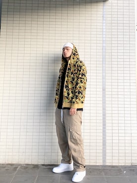 「アイテム（カーゴパンツ、イエロー系）」を使った、Bc 🇹🇼さん（メンズ・185cm）の秋コーディネート