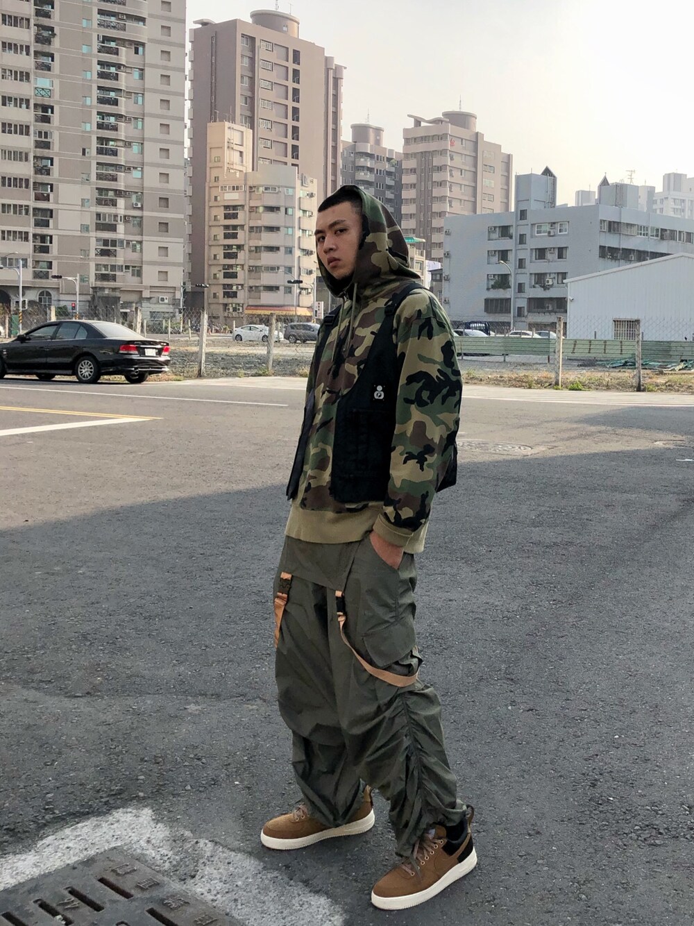 「VINTAGE、90’s、carhartt、street、streetstyle、streetfashion、Timberland、HIPHOP、spring、winter」｜「Carhartt WIPのアイテム（スニーカー、ゴールド系）」を使った、Bc 🇹🇼さん（メンズ・185cm）の秋コーディネートの1枚目の写真