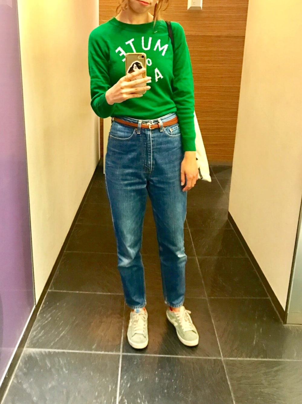 「シンプル、オトナカジュアル、デニムパンツ」｜「Levi'sのアイテム（デニムパンツ、ブルー系）」を使った、麻比さん（レディース・164cm）の春コーディネートの1枚目の写真