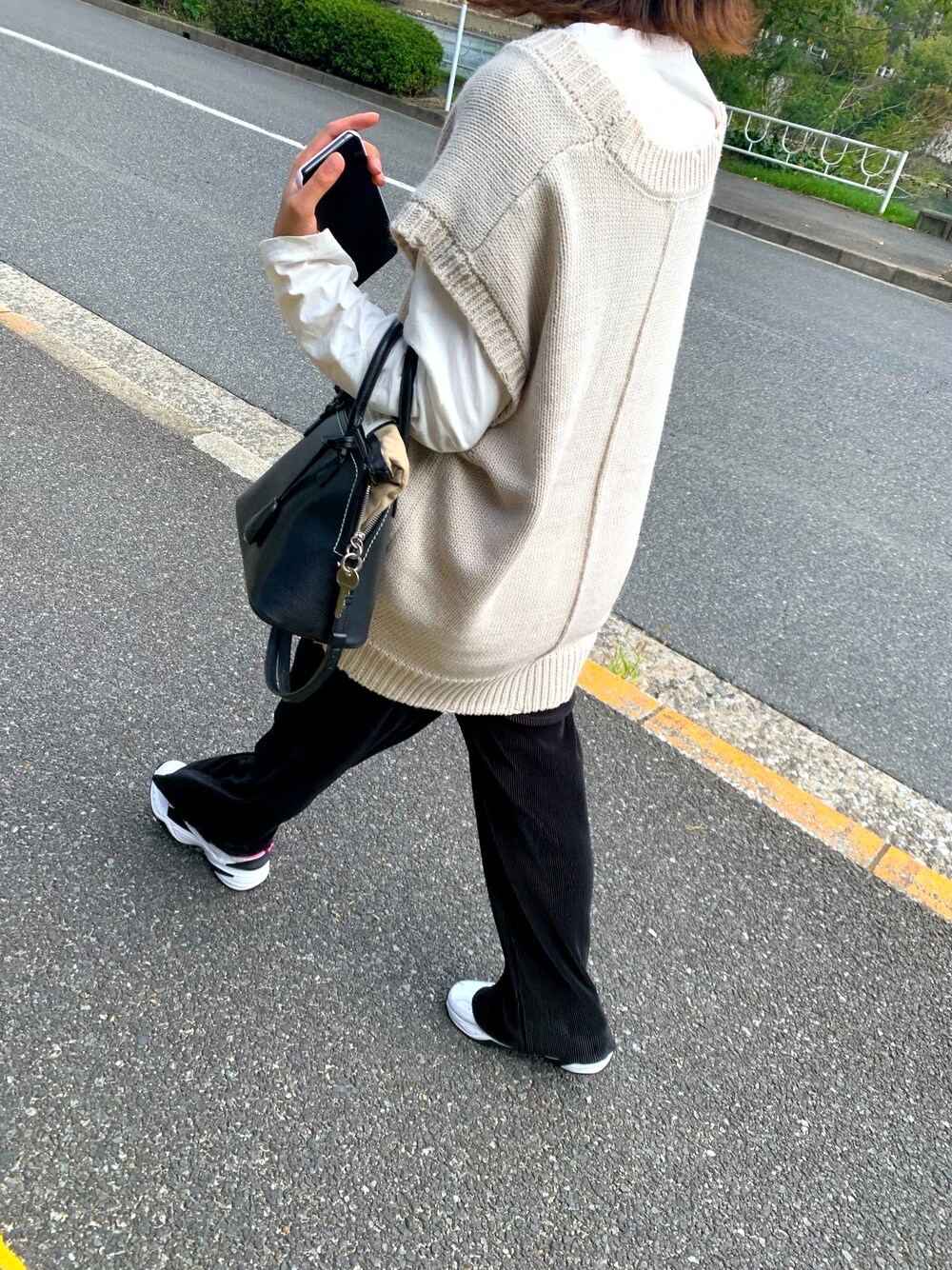 「秋コーデ、カジュアルコーデ、秋服、Maison Margiela」｜「LOWRYS FARMのロングスリットロングスリーブ　853969（Tシャツ/カットソー、ホワイト系）」を使った、とりさん（レディース・163cm）の秋コーディネートの1枚目の写真