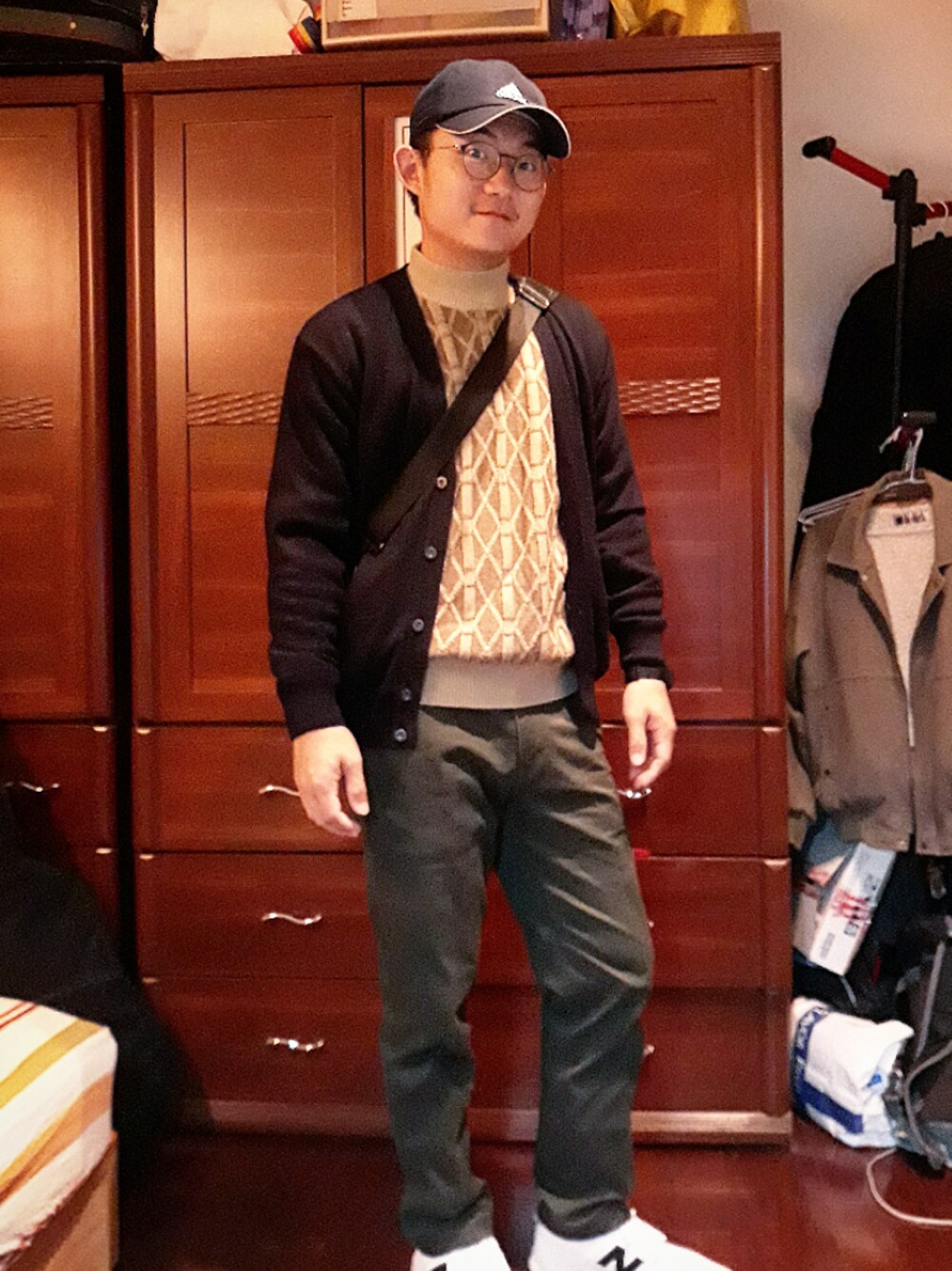 「GOD PARENTのアイテム（その他トップス、ベージュ系）」を使った、josephj1o4e1さん（メンズ・170cm）の冬コーディネートの1枚目の写真