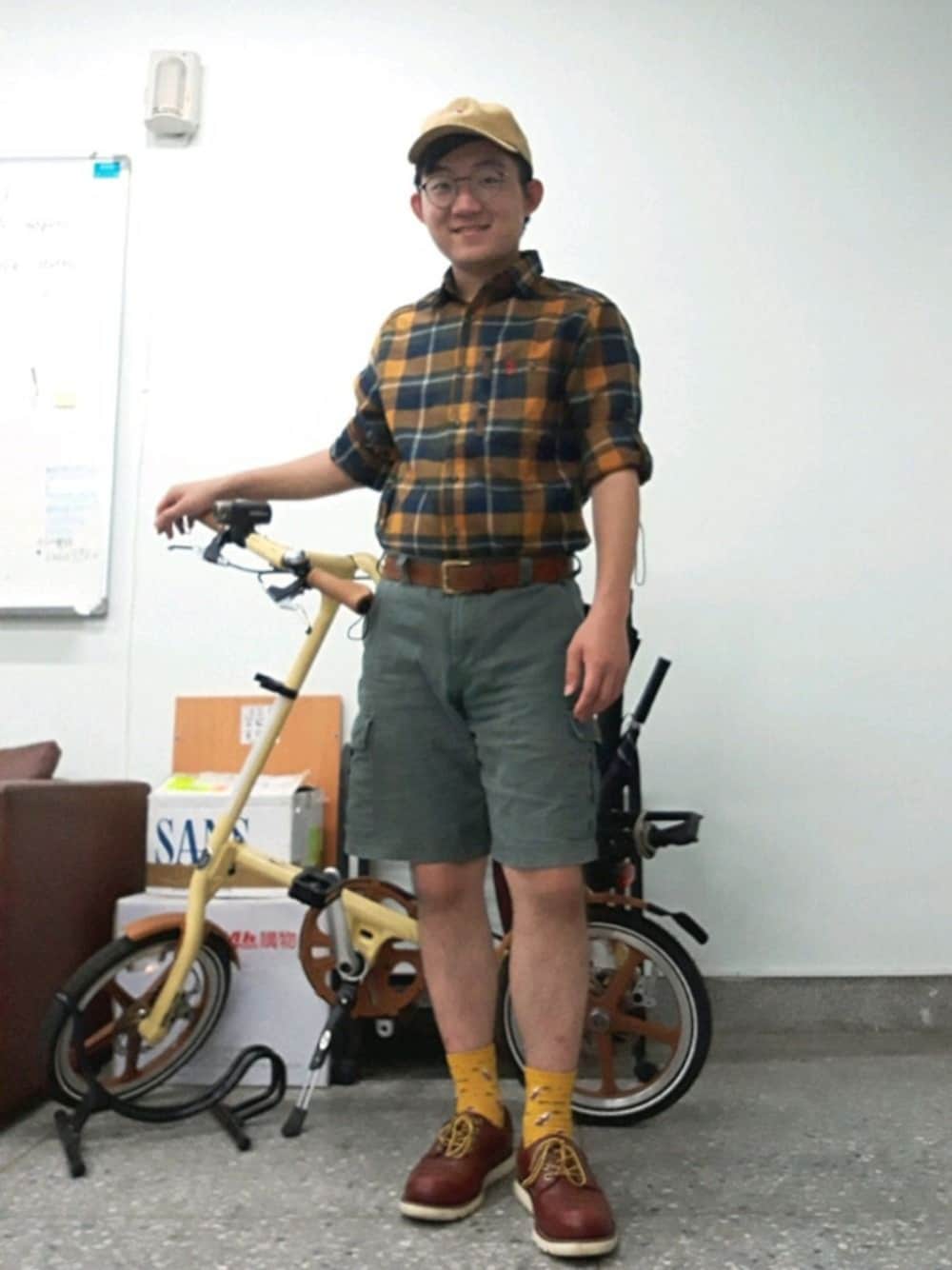 「GIORDANOのアイテム（カーゴパンツ、グリーン系）」を使った、josephj1o4e1さん（メンズ・170cm）の春コーディネートの1枚目の写真