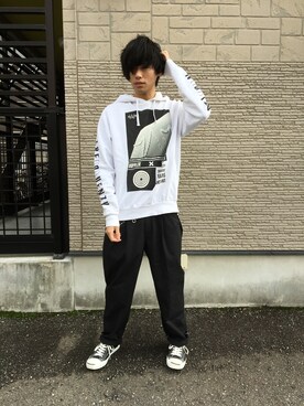 「H&M（エイチ・アンド・エム）のアイテム（パーカー、ホワイト系）」を使った、つばささん（メンズ・180cm）の秋コーディネート