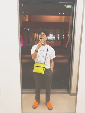 「アイテム（ボディバッグ/ウエストポーチ、イエロー系）」を使った、GANDEN SUZUさん（メンズ・172cm）の夏コーディネート