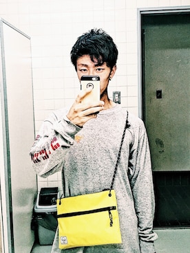 「niko and...（ニコアンド）のアイテム（ボディバッグ/ウエストポーチ、イエロー系）」を使った、GANDEN SUZUさん（メンズ・172cm）の夏コーディネート