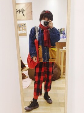 「red」｜「アイテム（デニムジャケット）」を使った、菠萝扎手さん（レディース・153cm）の冬コーディネート