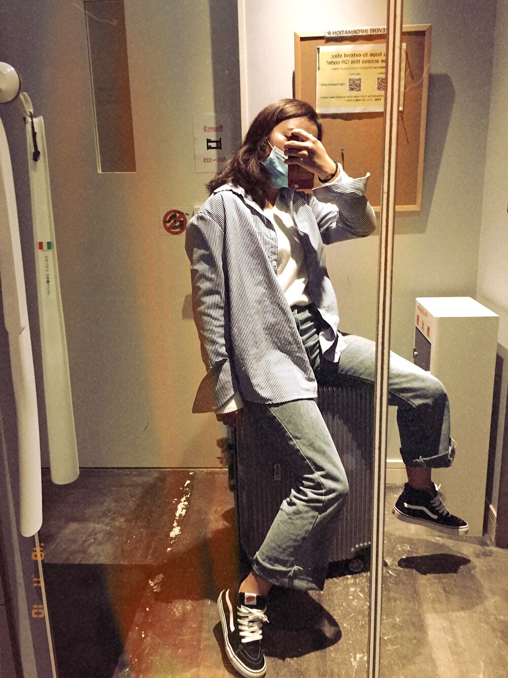 「旅行、ひとり旅」｜「VANSのアイテム（シューズ、ブラック系）」を使った、たんき桑さん（レディース・160cm）の冬コーディネートの1枚目の写真