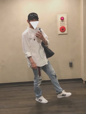 「BUCCA 44（ブッカフォーティーフォー）の【BUCCA 44】ワンポイント刺繍BDシャツ（シャツ/ブラウス、ホワイト系）」を使った、石川五右衛門さん（メンズ・167cm）の春コーディネート