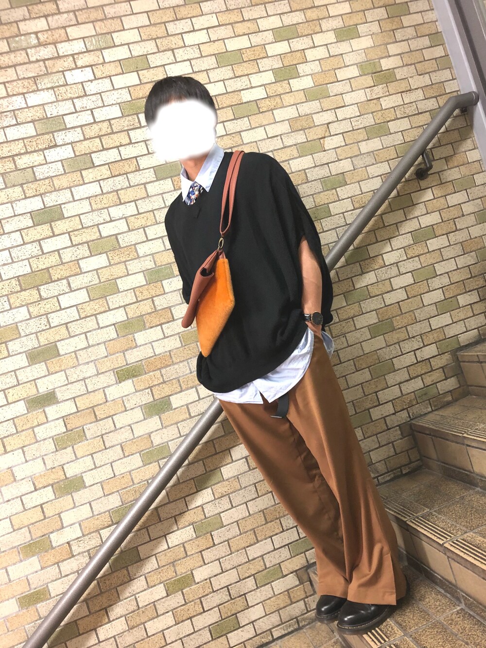 「デート、低身長、低身長コーデ、スカーフ、ニットベスト、Lui's、おしゃれさんと繋がりたい、秋のコーデ、いいね、save、フォローお願いします🤑、オーバーサイズ」｜「Samantha Thavasaのアイテム（ストール/ショール、ブルー系）」を使った、石川五右衛門さん（メンズ・167cm）の秋コーディネートの1枚目の写真