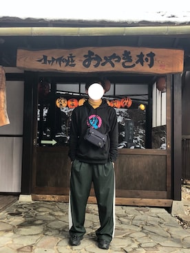 「SANTA CRUZ（サンタクルーズ）のアイテム（パーカー、ブラック系）」を使った、石川五右衛門さん（メンズ・167cm）の冬コーディネート