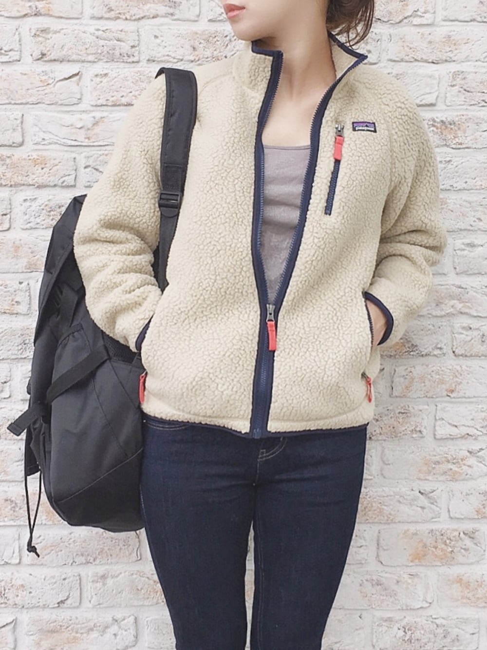 「FREAK’Ｓ STORE、patagonia、patagoniaのフリース、ボアフリース、UNIQLO、スキニーデニム、黒リュック、バックパック、スポーツMIX'18秋、アダルトおカワたん部」｜「FREAK'S STOREの【WEB限定】patagonia/パタゴニア　Boy's Retro Pile Jacket/ボーイズレトロパイルジャケット（ブルゾン、ホワイト系）」を使った、陽さん（レディース・156cm）の秋コーディネートの1枚目の写真