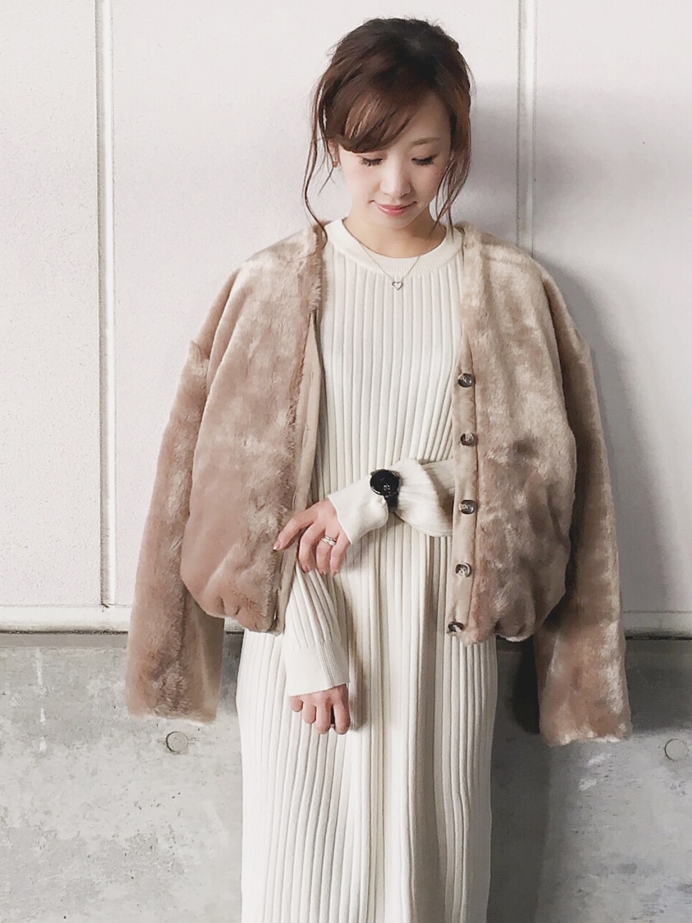 「GU、GUコーデ、SENSEOFPLACE、センスオブプレイス、Fossil、SKAGEN、myskagen、anq.、リブニット、ニットワンピース」｜「GUのアイテム（ワンピース/ドレス、ホワイト系）」を使った、陽さん（レディース・156cm）の冬コーディネートの1枚目の写真