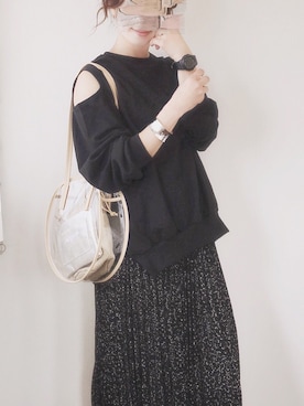 「オープンショルダー」｜「アイテム（スウェット）」を使った、陽さん（レディース・156cm）の春コーディネート