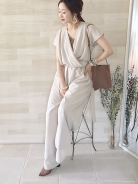 「部屋撮り」｜「アイテム（オールインワン・サロペット）」を使った、陽さん（レディース・156cm）の春コーディネート