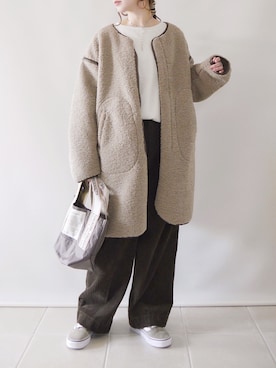 「コーデュロイパンツ」｜「アイテム（ムートンコート）」を使った、陽さん（レディース・156cm）の秋コーディネート