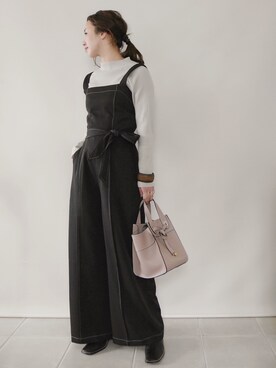 「VRIA CHARME（バリアシャルム）のアイテム（サロペット/オーバーオール）」を使った、陽さん（レディース・156cm）の冬コーディネート