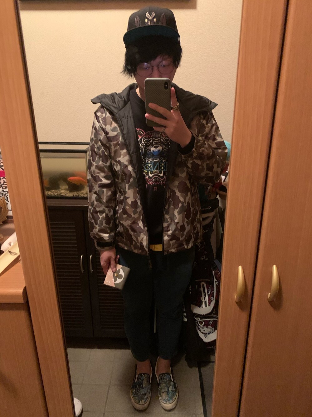 「KENZOのアイテム（スウェット、ブラック系）」を使った、ナユ〜さん（メンズ・176cm）の冬コーディネートの1枚目の写真