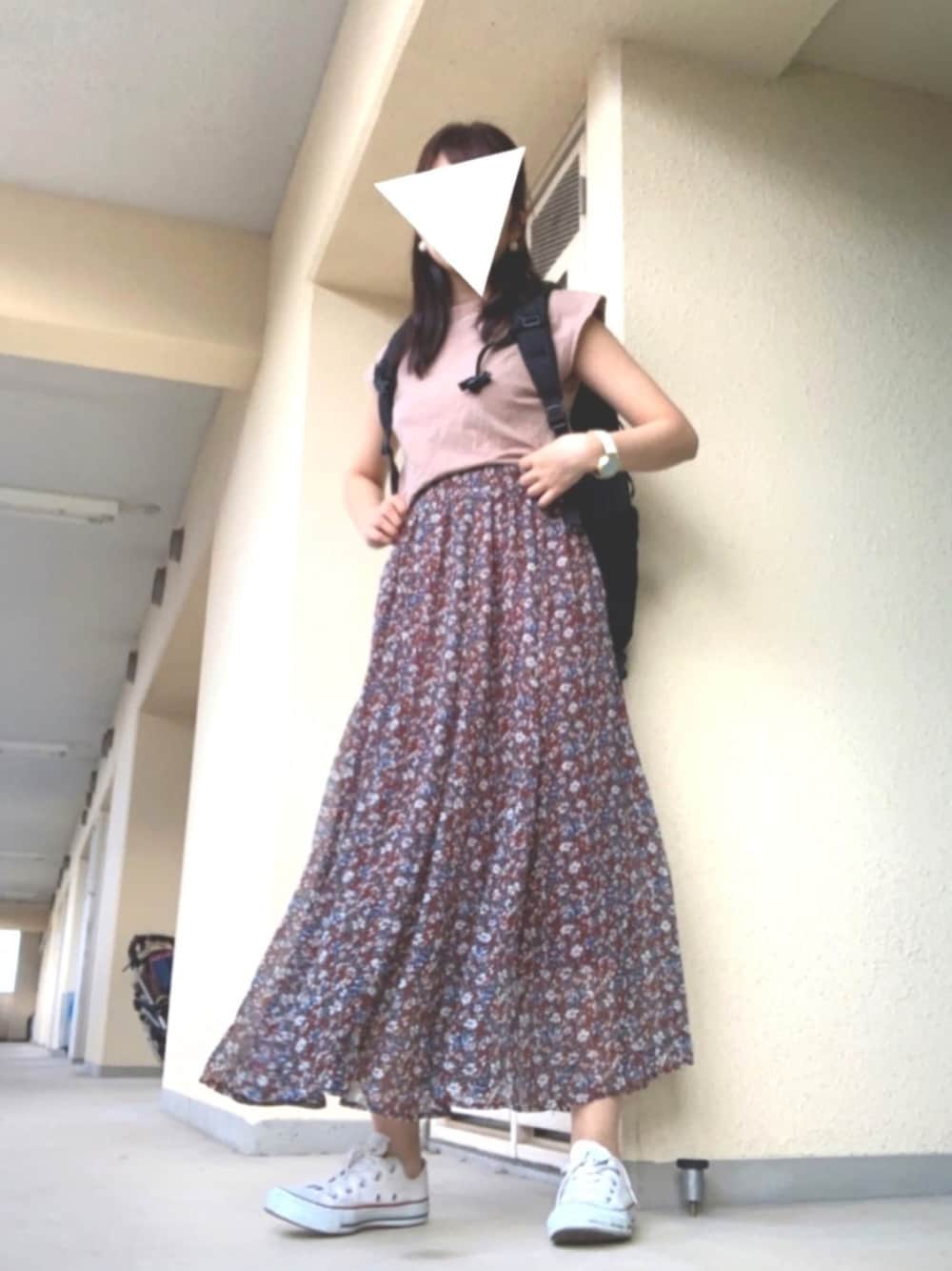 「シンプル、花柄スカート、ブラウン、コンバース、アークテリクス、低身長」｜「しまむらのアイテム（スカート、ブラウン系）」を使った、まるちゃんさん（レディース・152cm）の春コーディネートの1枚目の写真