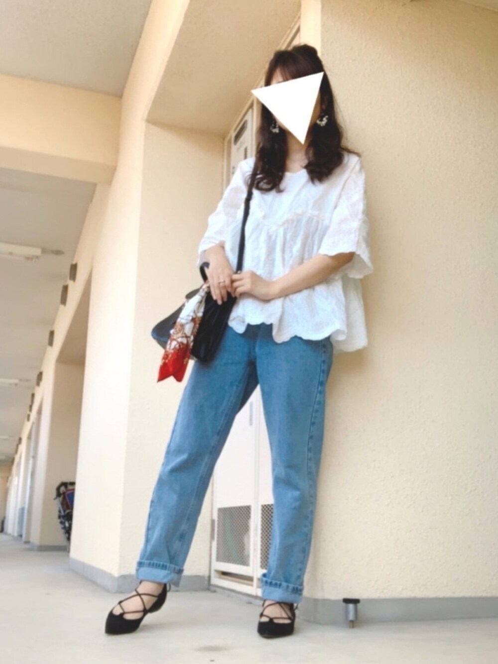 「休日スタイル、coca、しまむら、古着、パンプス、プチプラコーデ」｜「coca（coca）のたっぷりフレア刺繍レースコットンブラウス（シャツ/ブラウス、ホワイト系）」を使った、まるちゃんさん（レディース・152cm）の春コーディネートの1枚目の写真