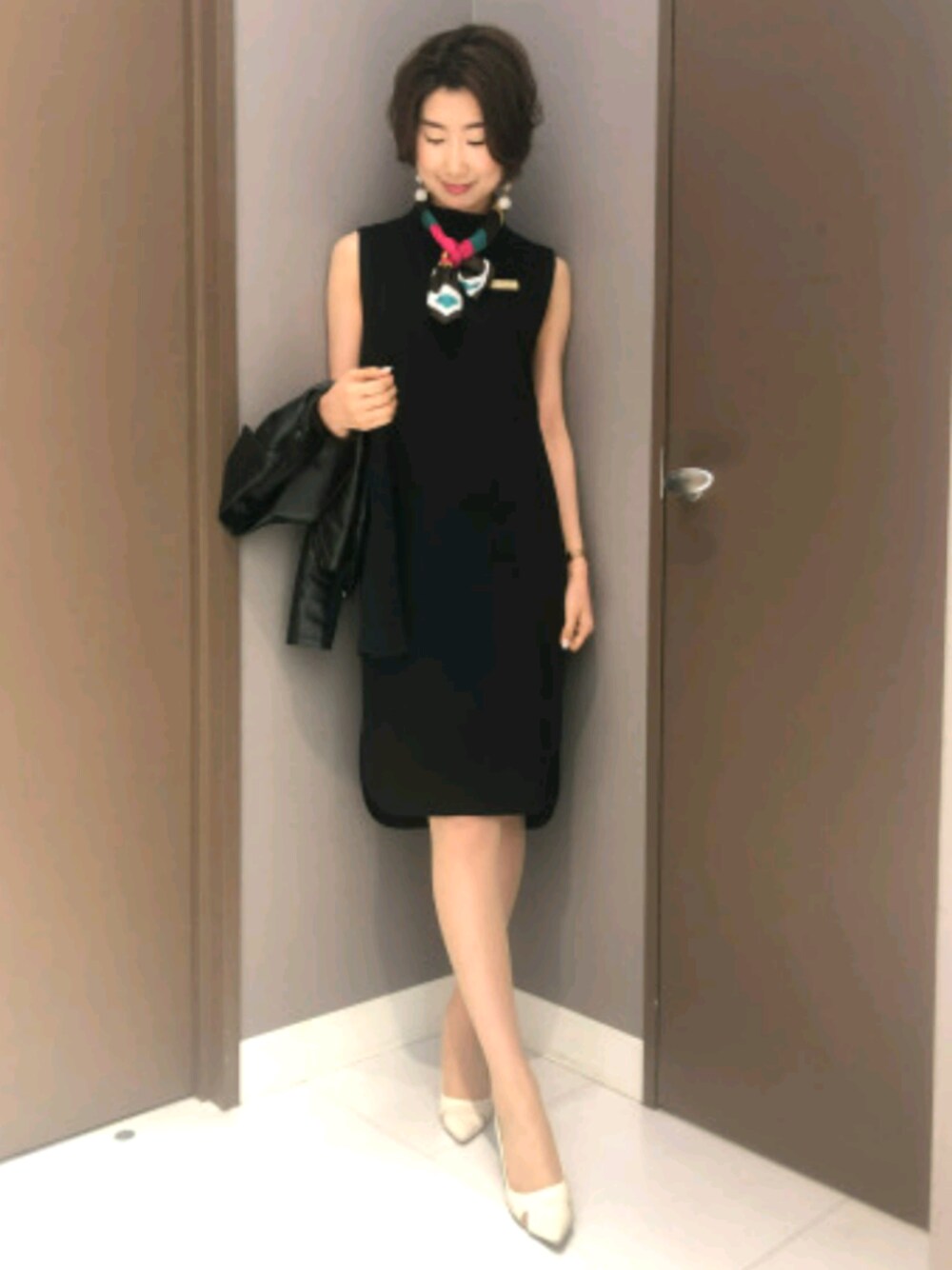 「ワンピース、タイト、タイトワンピース、スカーフアレンジ、スカーフ、ライダース、ライダースジャケット、ブラック、ootd、outfit」｜「M.deuxのショート丈ライダースジャケット（ライダースジャケット、ブラック系）」を使った、M.deux_Officialさん（レディース・167cm）の春コーディネートの1枚目の写真