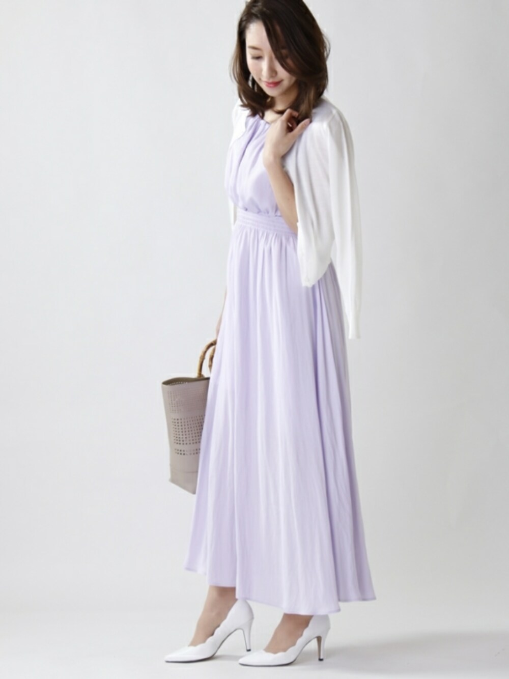 「ワンピース、ワンピ、マキシ丈ワンピース、女神ワンピ、女神ワンピース、カーティガン、リゾートスタイル、リゾート、ootd、outfit」｜「M.deuxの女神ワンピース（ワンピース、パープル系）」を使った、M.deux_Officialさん（レディース・160cm）の春コーディネートの1枚目の写真