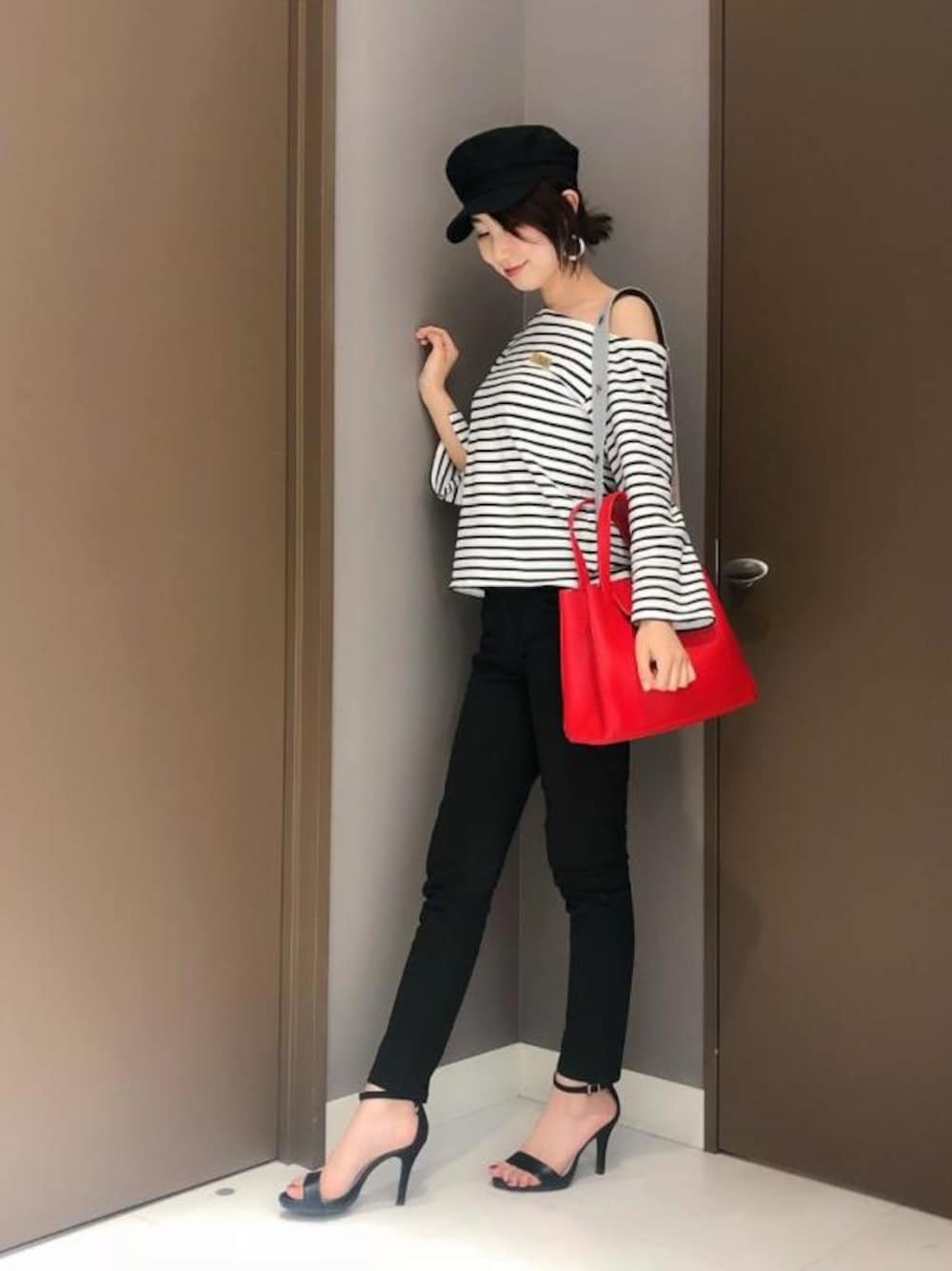 「カットソー、デニム、ボーダー、キャスケット、休日スタイル、ootd、スキニーデニム、ブラックスキニー、outfit、ワンショルダー」｜「M.deuxのワンショルボーダーカットソー（Tシャツ/カットソー、ブラック系）」を使った、M.deux_Officialさん（レディース・167cm）の春コーディネートの1枚目の写真