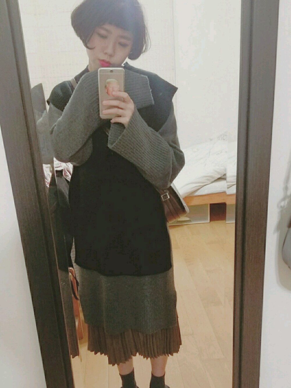 「冬、ootd、black」｜「jolinwuのアイテム（カーディガン/ボレロ、ブラック系）」を使った、Vinciさん（レディース・166cm）の冬コーディネートの1枚目の写真