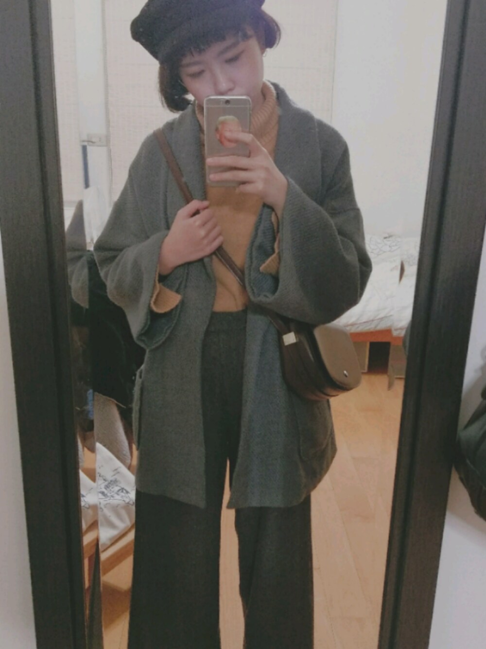 「冬コーデ、ootd、winter、black、黒、古着コーデ」｜「jolinwuのhttps://www.instagram.com/jolinwu_design/（テーラードジャケット、グレー系）」を使った、Vinciさん（レディース・166cm）の冬コーディネートの1枚目の写真