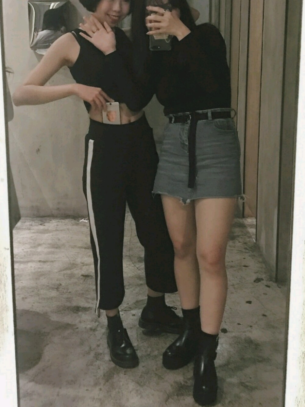 「春、ootd、black」｜「Dr. Martensのアイテム（シューズ、ブラック系）」を使った、Vinciさん（レディース・166cm）の冬コーディネートの1枚目の写真