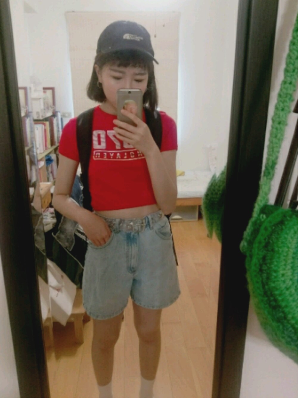 「夏コーデ、ootd、hot、red」｜「ZARAのアイテム（デニムパンツ、ブルー系）」を使った、Vinciさん（レディース・166cm）の春コーディネートの1枚目の写真