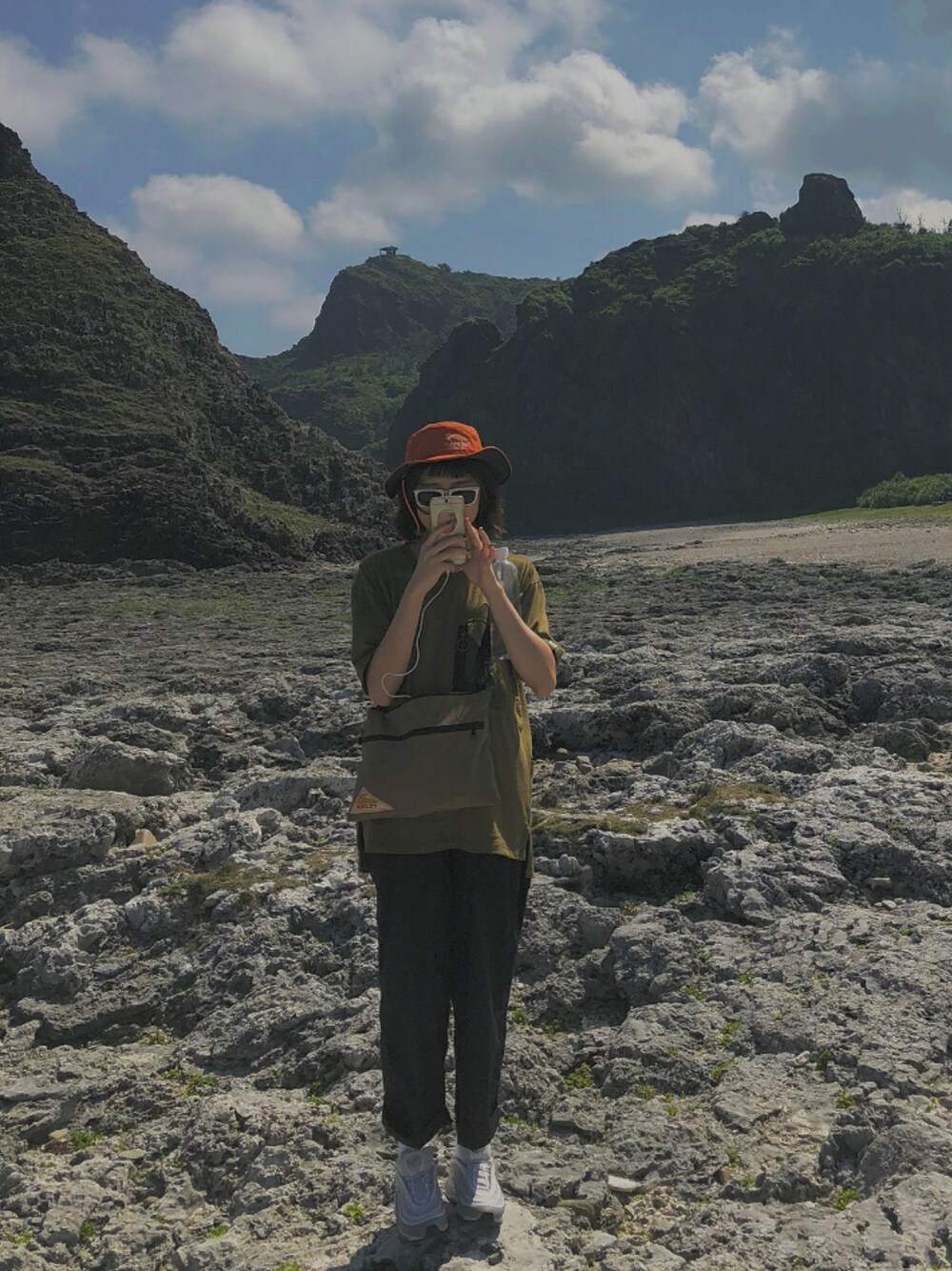 「古着MIX、山登りスタイル」｜「niko and...のアイテム（チノパンツ、ブラック系）」を使った、Vinciさん（レディース・166cm）の秋コーディネートの1枚目の写真