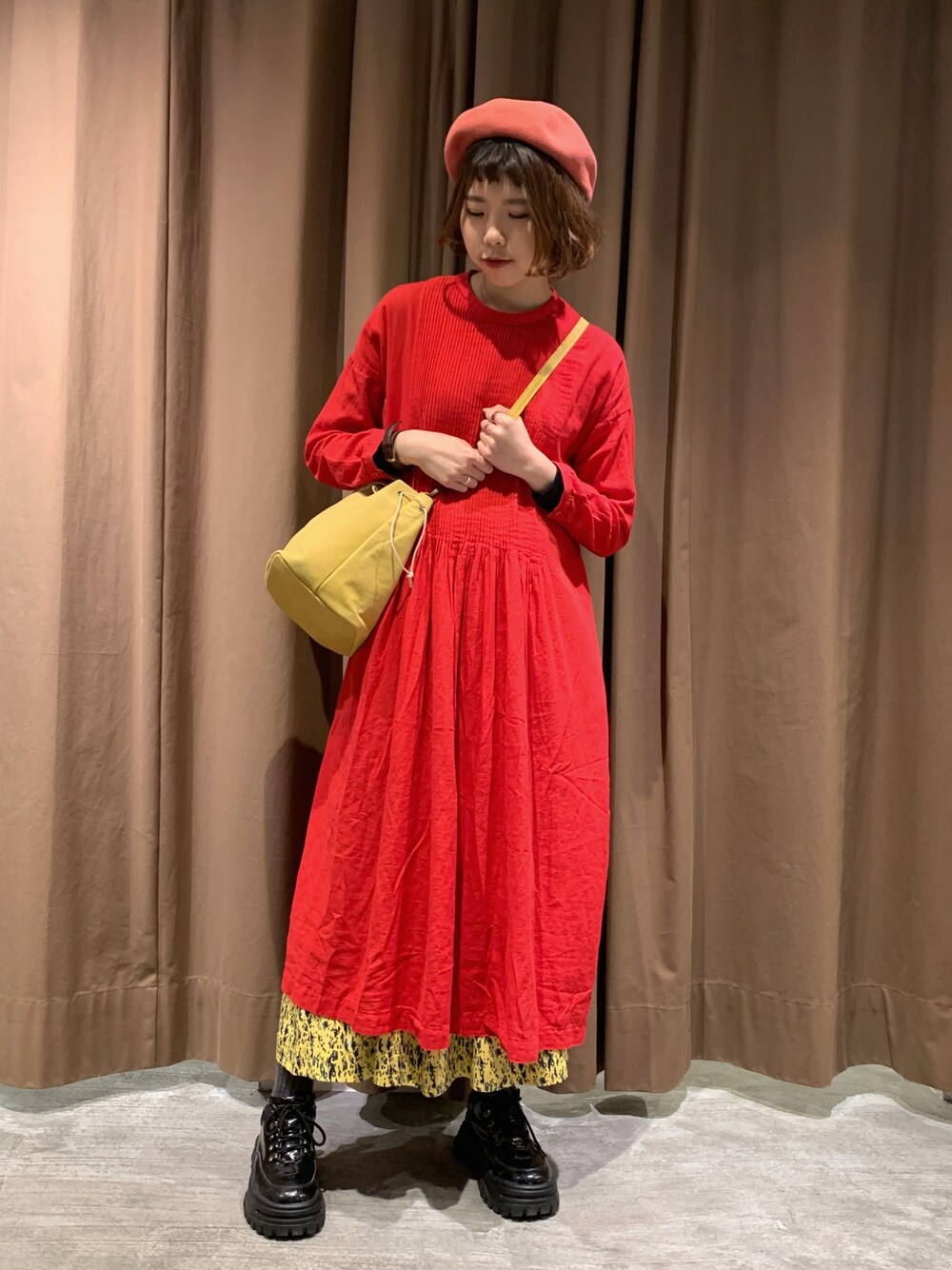 「red、spring、春色、高身長女子、yellow」｜「ichiのアイテム（ワンピース、レッド系）」を使った、Vinciさん（レディース・166cm）の春コーディネートの1枚目の写真