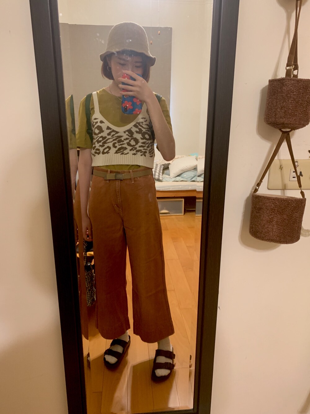 「ootd、街頭穿搭、休閒、復古」｜「UNIQLOのアイテム（デニムパンツ、オレンジ系）」を使った、Vinciさん（レディース・166cm）の夏コーディネートの1枚目の写真