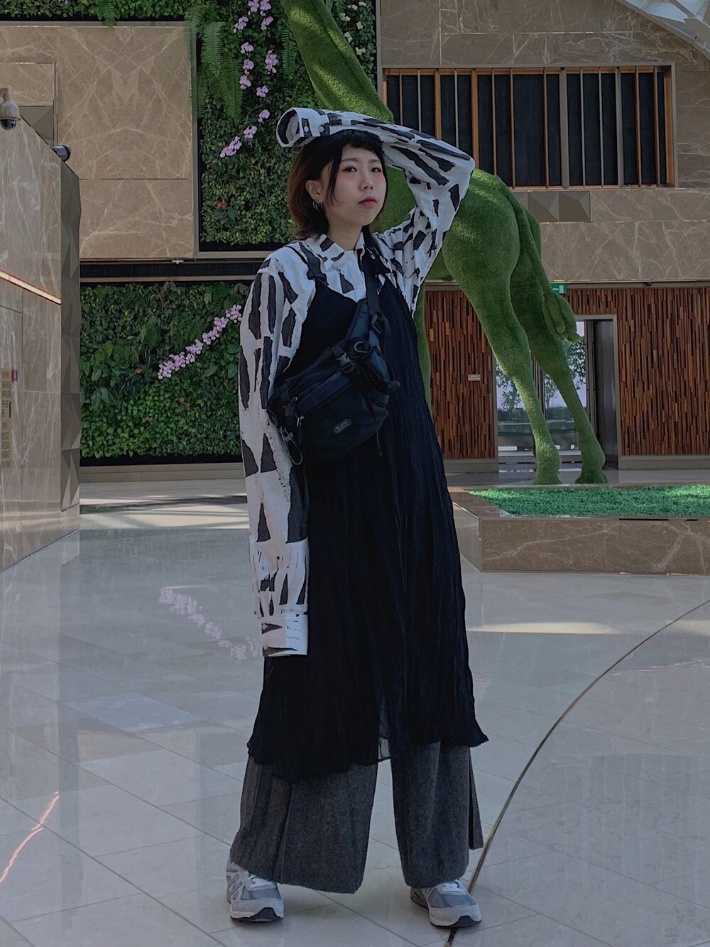 「冬のコーデ、カジュアルコーデ、おしゃれさんと繋がりたい、年末WEAR感謝祭、休日スタイル」｜「jolinwuのアイテム（シャツ/ブラウス、ホワイト系）」を使った、Vinciさん（レディース・166cm）の冬コーディネートの1枚目の写真