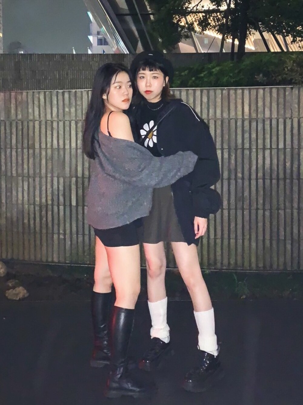 「black、ootd、街頭穿搭、復古、JK、hot、冬コーデ、春コーデ、暗め色」｜「Remonのアイテム（ジャケット/アウター、ブラック系）」を使った、Vinciさん（レディース・166cm）の春コーディネートの1枚目の写真