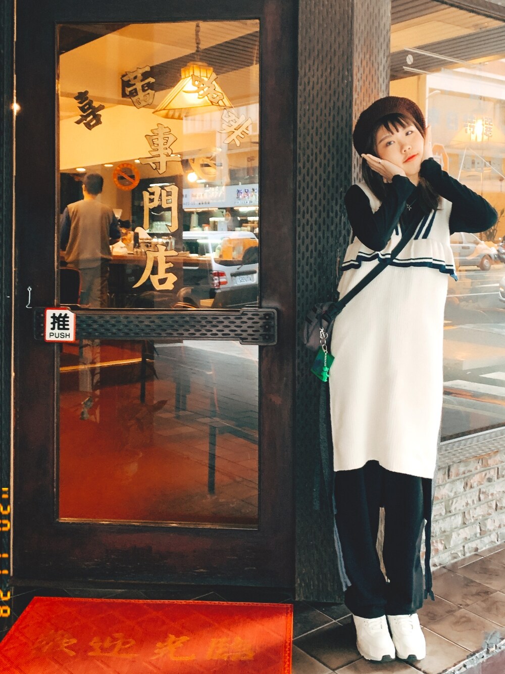 「冬コーデ、冬、ootd、聖誕節、winter」｜「jolinwuのアイテム（ワンピース、ホワイト系）」を使った、Vinciさん（レディース・166cm）の冬コーディネートの1枚目の写真
