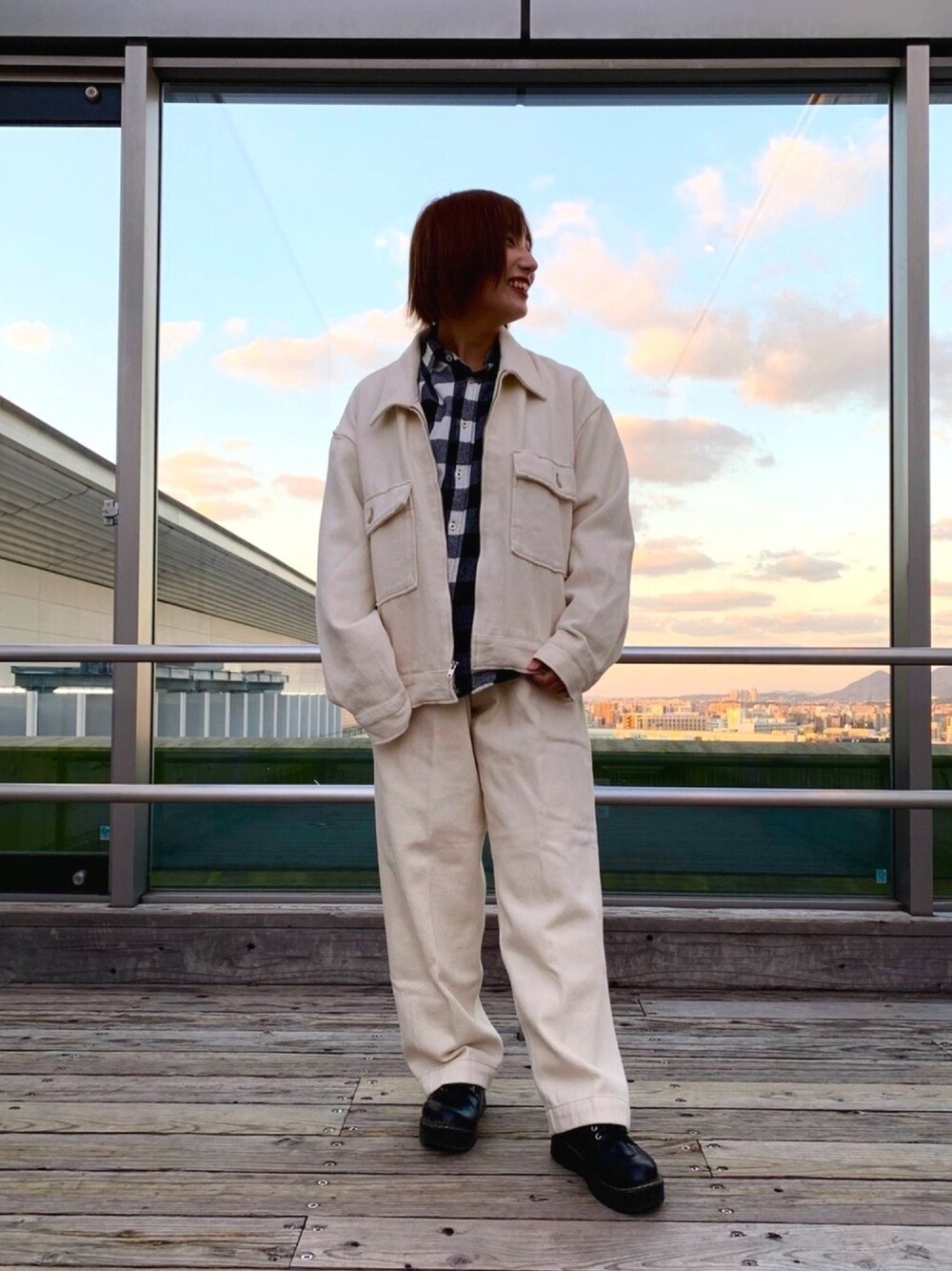 「LEE、SET UP、セットアップ、アイボリー、メンズライク、チェックシャツ、ホワイトコーデ、おしゃれさんと繋がりたい」｜「LeeのLee/リー【セットアップ対応】チェトパ　ジャケット（ブルゾン、ホワイト系）」を使った、misakiさん（レディース・155cm）の秋コーディネートの1枚目の写真
