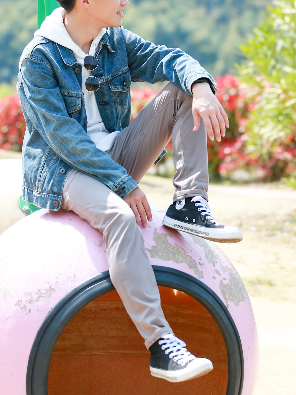 「VINTAGE、sporty、denim jacket、converse、Sunglasses、date style♡」｜「EDWINの【ラク伸びる】ジャージーズ　ジャケット（デニムジャケット、ブルー系）」を使った、Ke_toneさん（メンズ・166cm）の春コーディネートの1枚目の写真