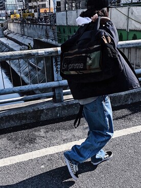 Supreme （シュプリーム）のボストンバッグを使った人気ファッション